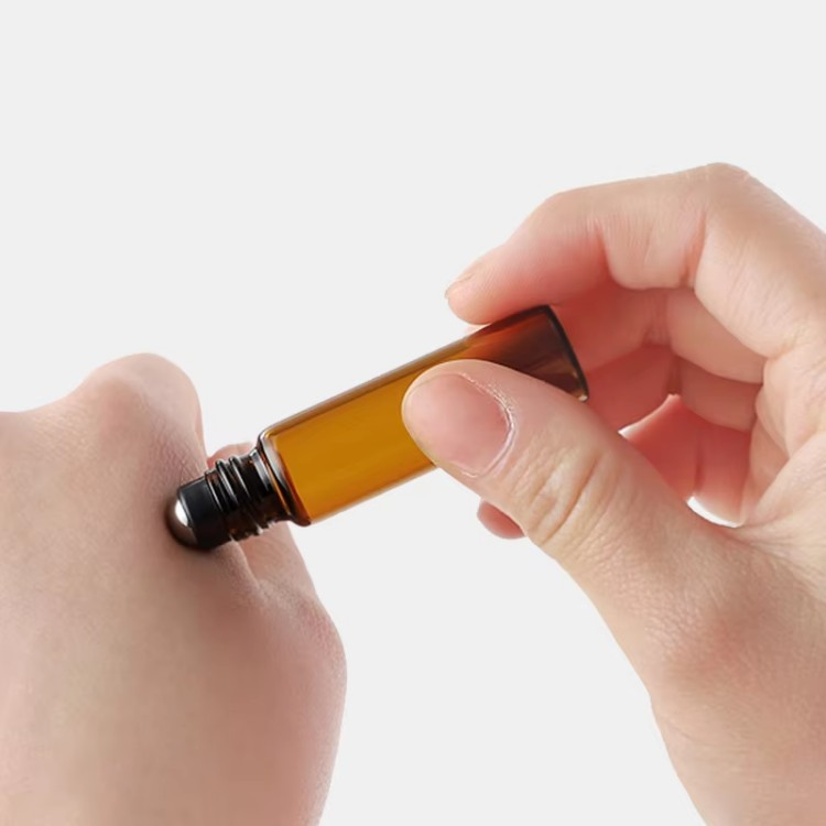 من الضروري النفط زجاجة مستحضرات التجميل