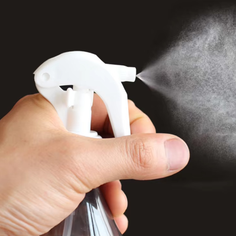 زجاجة بلاستيكية